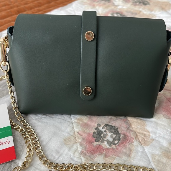 Pelle Leather purse with detachable gold chain strap - Picture 3 of 7
